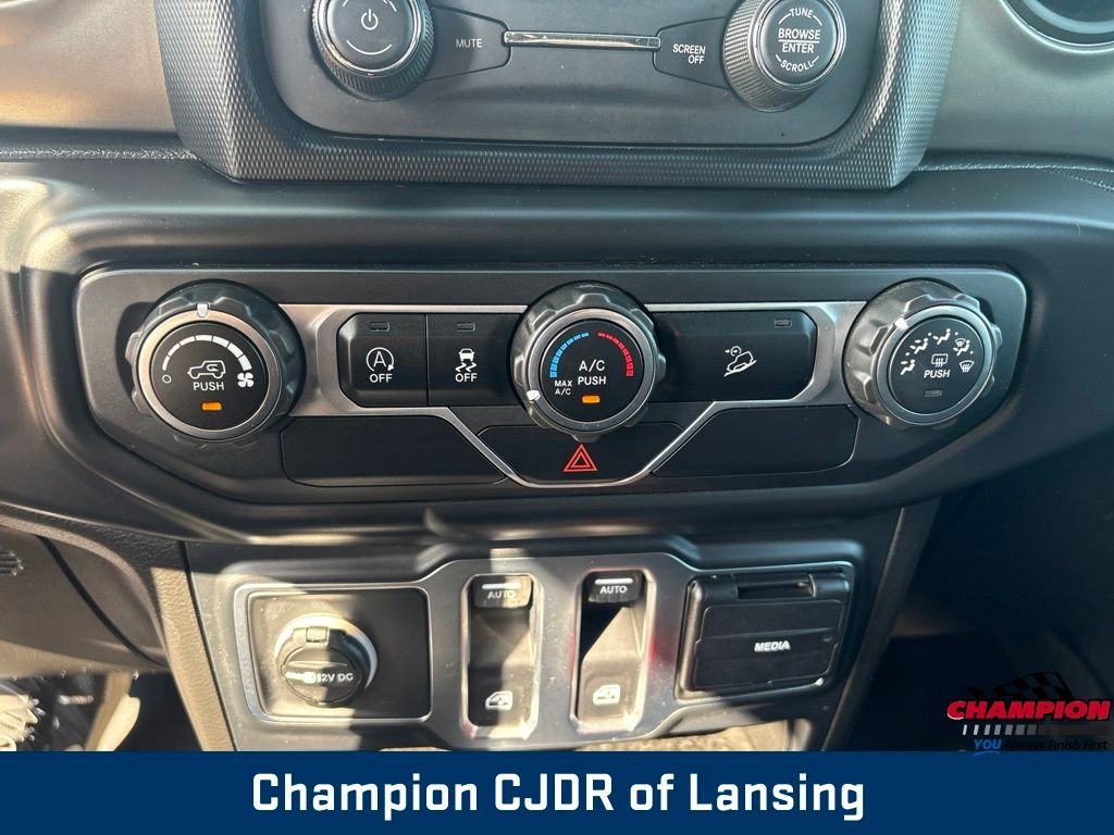Used 2019 Silver Jeep Sport S image 22