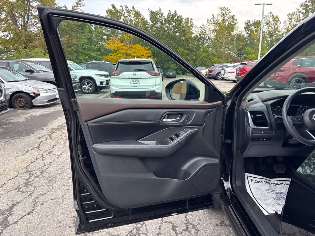 Used 2023 Black Nissan SL image 17