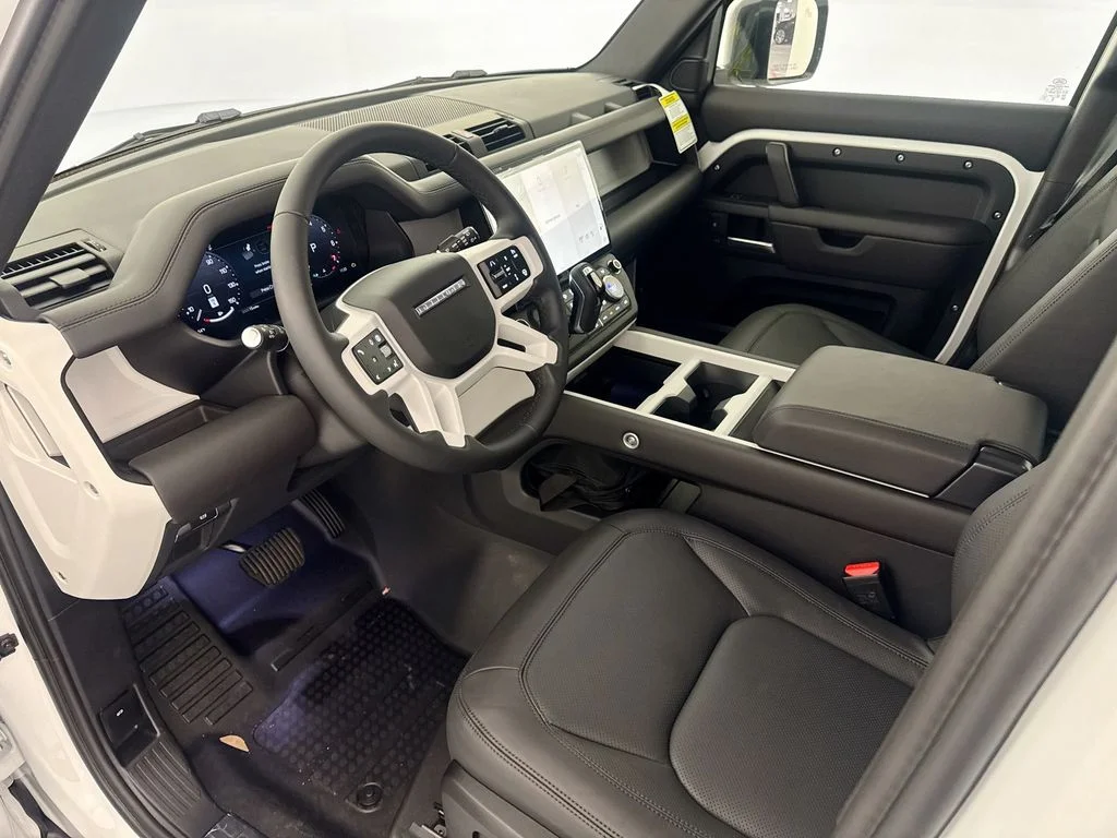 New 2026 Fuji White Land Rover X-Dynamic SE image 9
