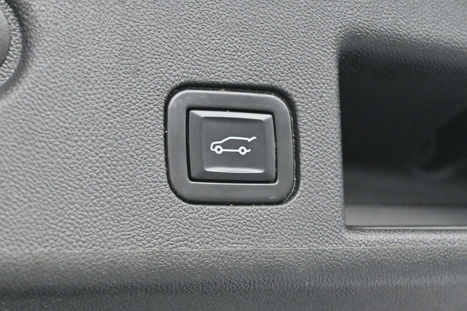 Used 2022 Iron Gray Metallic Chevrolet Premier image 10