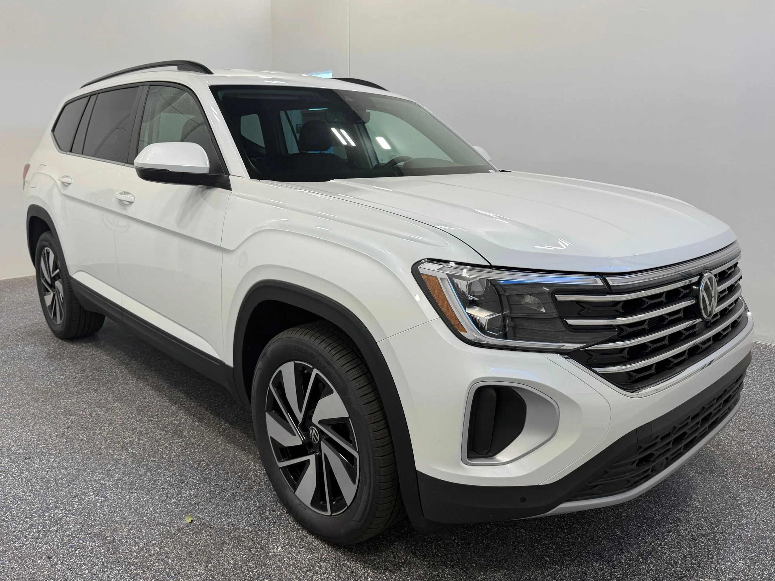 New 2026 White Volkswagen 2.0T SE w/Technology image 9
