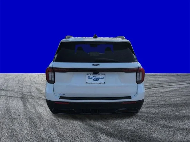 New 2026 Star White Metallic Tri-Coat Ford ST-Line image 5