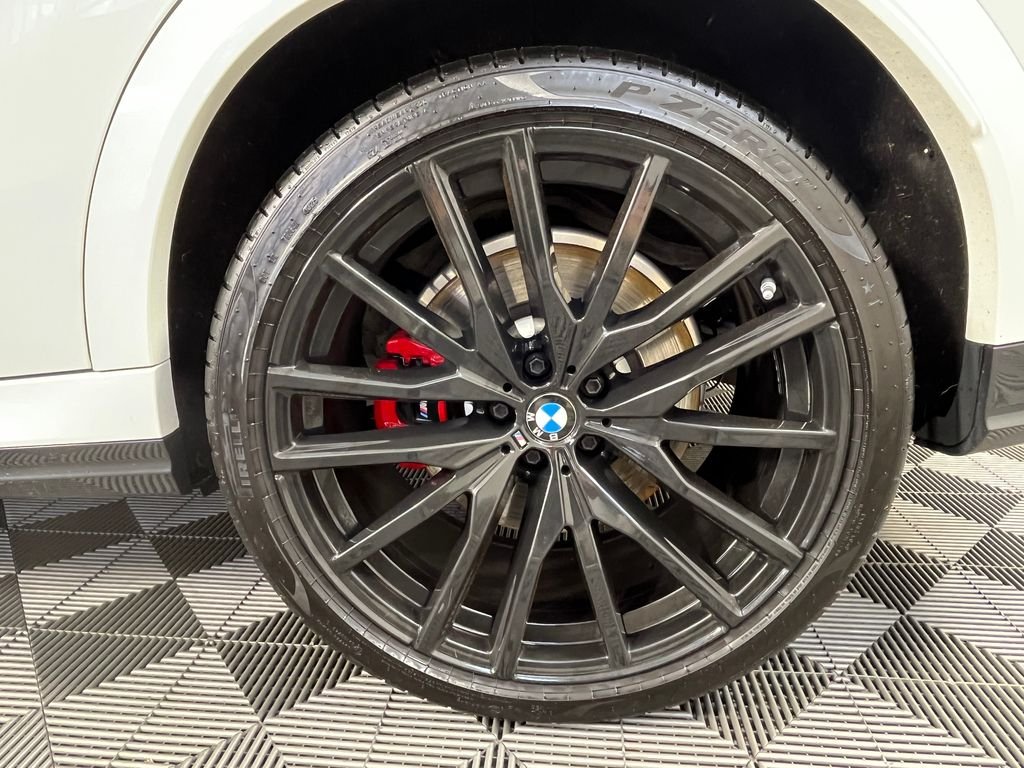Used 2024 White BMW M60i image 17