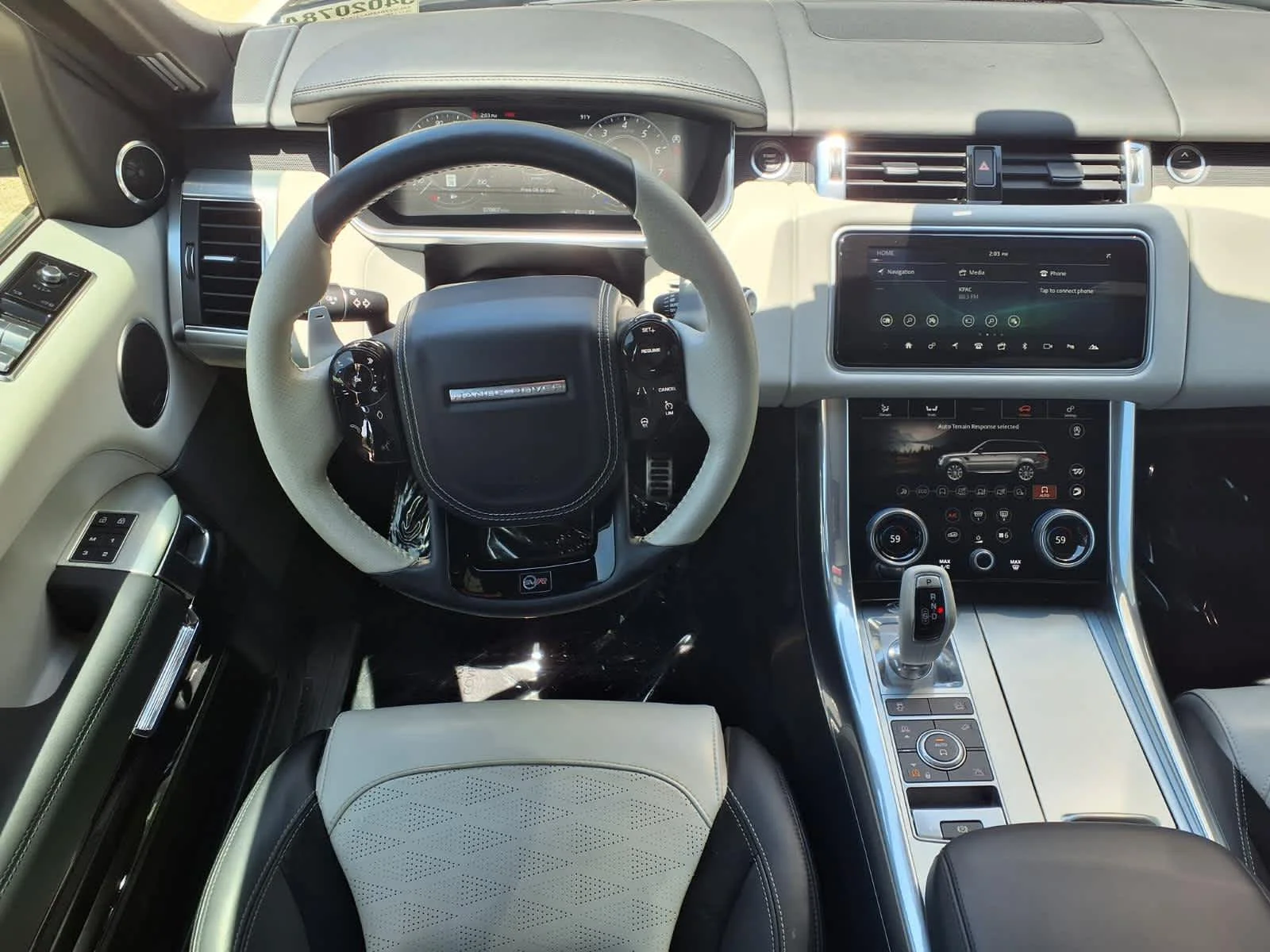 Used 2022 Fuji White Land Rover SVR image 25