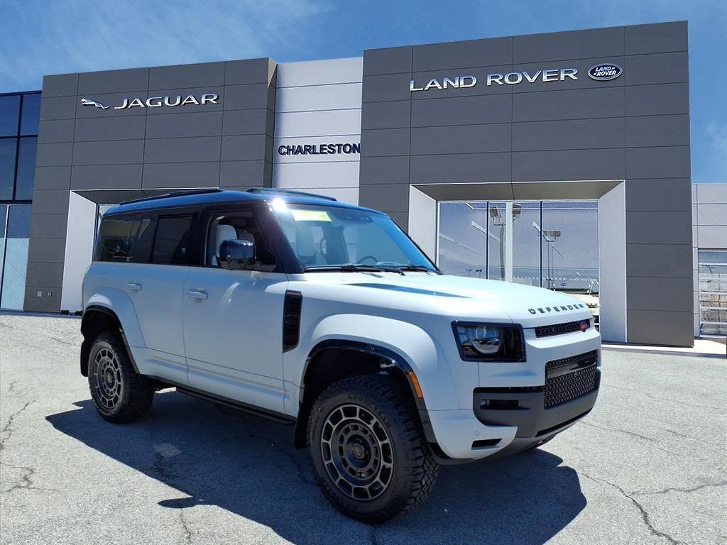 New 2026 Borasco Grey Metallic Land Rover OCTA image 7