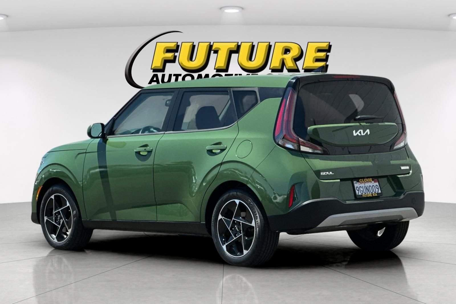 Used 2023 Green Kia EX image 6