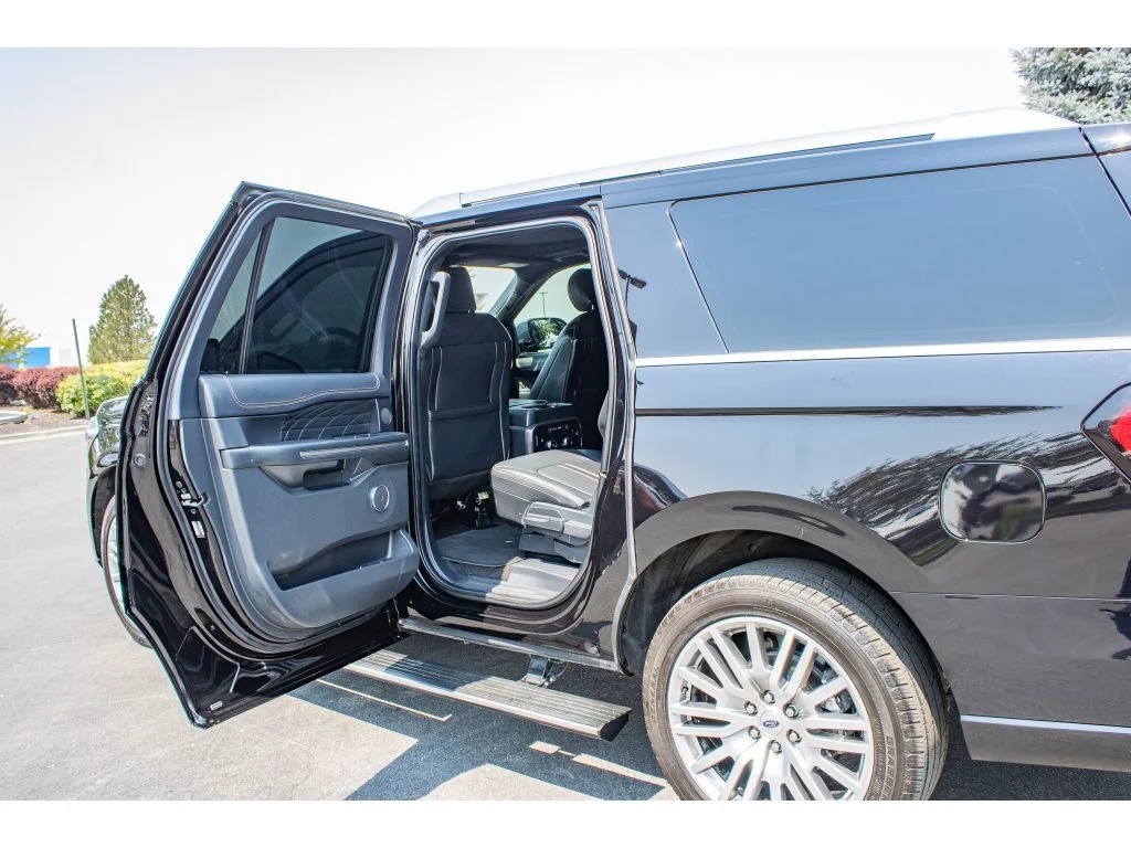 Used 2023 Agate Black Metallic Ford Platinum image 15