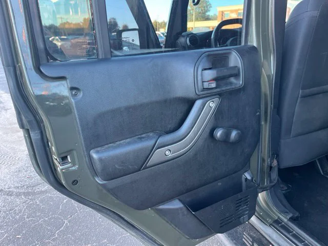 Used 2016  Jeep Unlimited Sport image 10