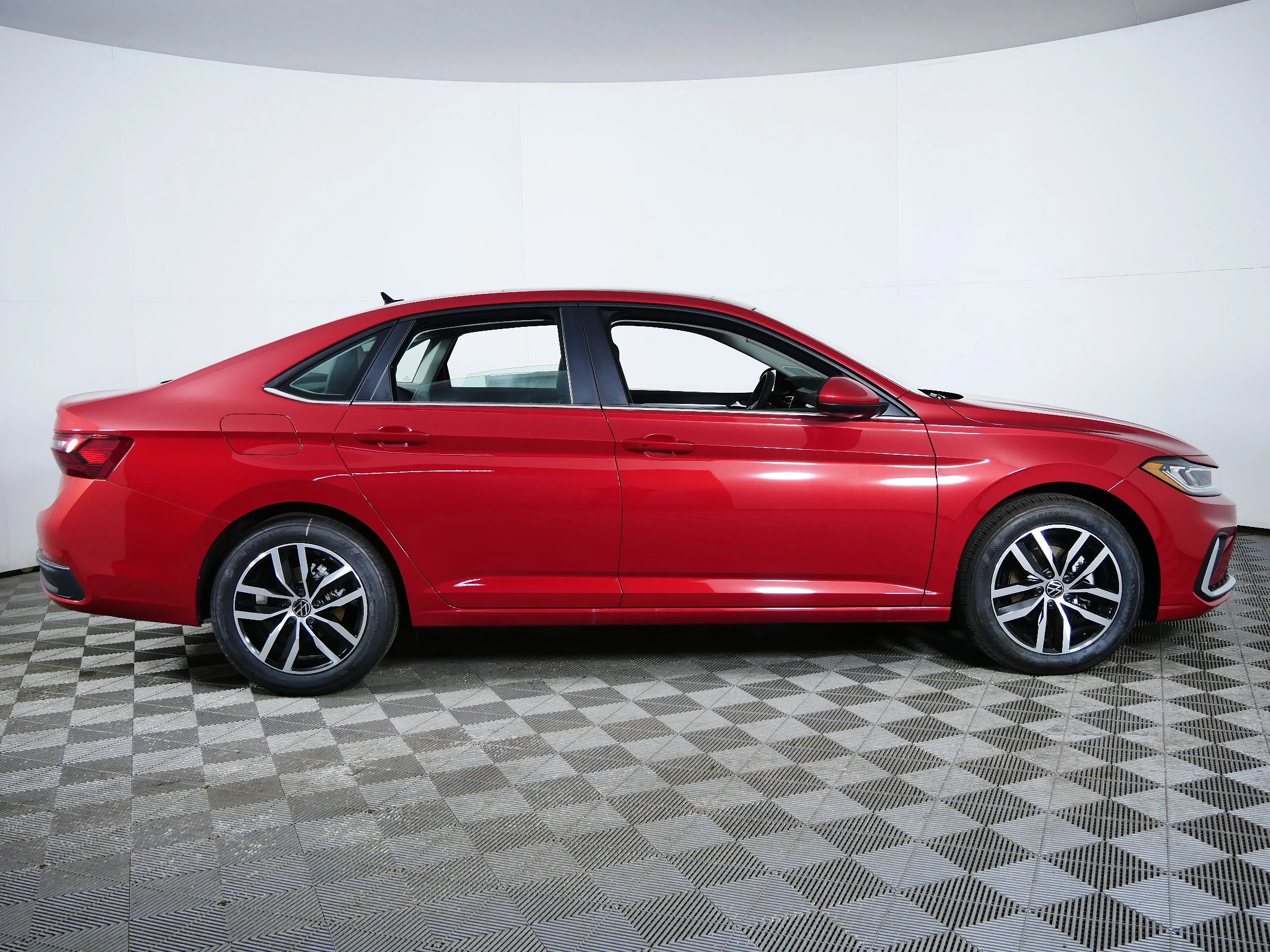 New 2026 KINGS RED MET W Volkswagen SE image 8