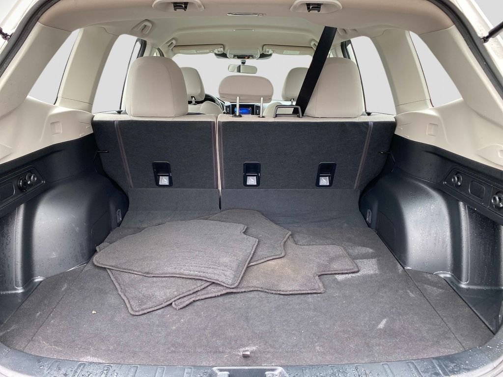 Used 2023 White Subaru Base image 6