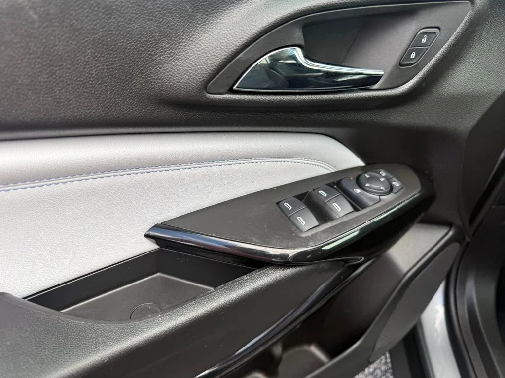 Used 2025 Gray Chevrolet LT image 5