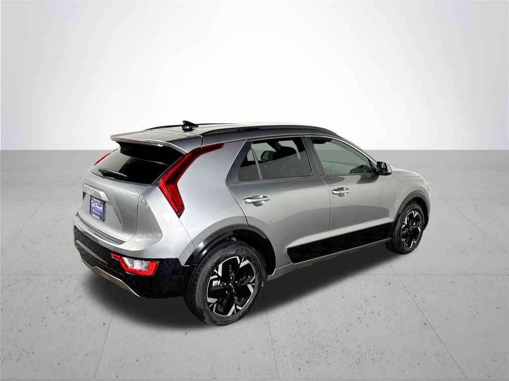 Used 2023 Steel Gray Kia Wind image 6