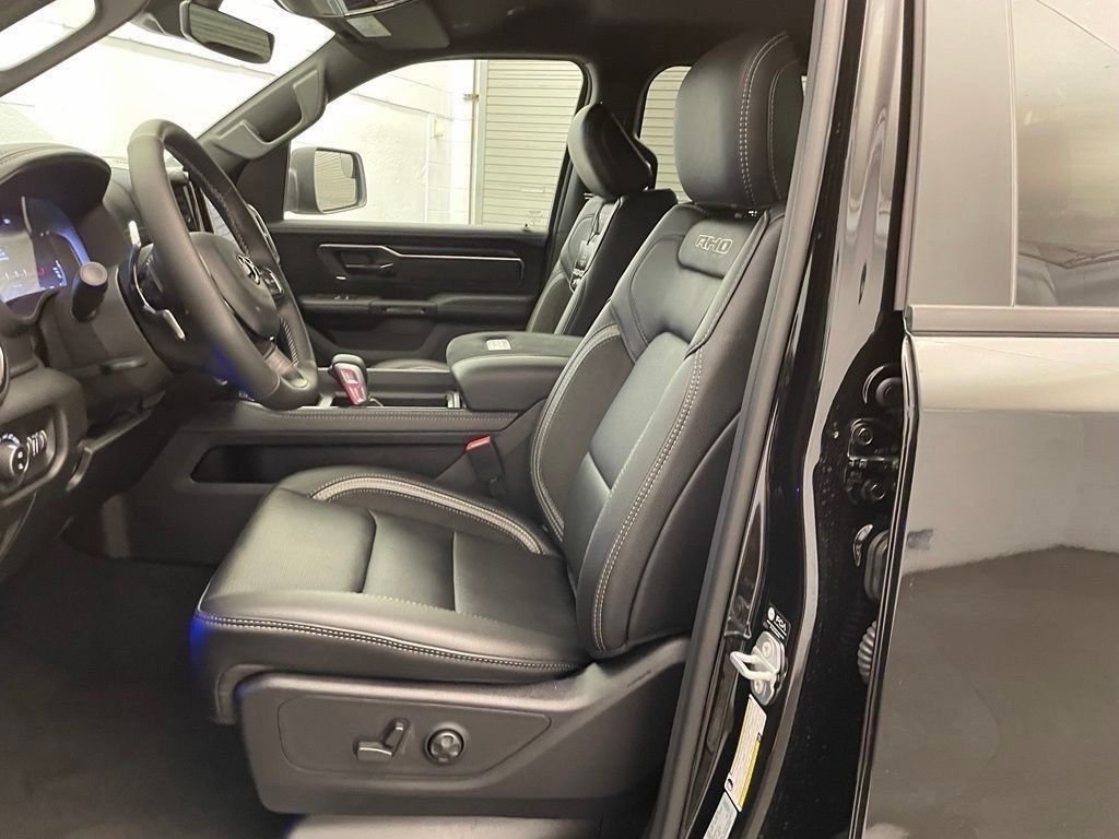 New 2026 Diamond Black Crystal Pearl-Coat Exterior Paint RAM RHO image 18