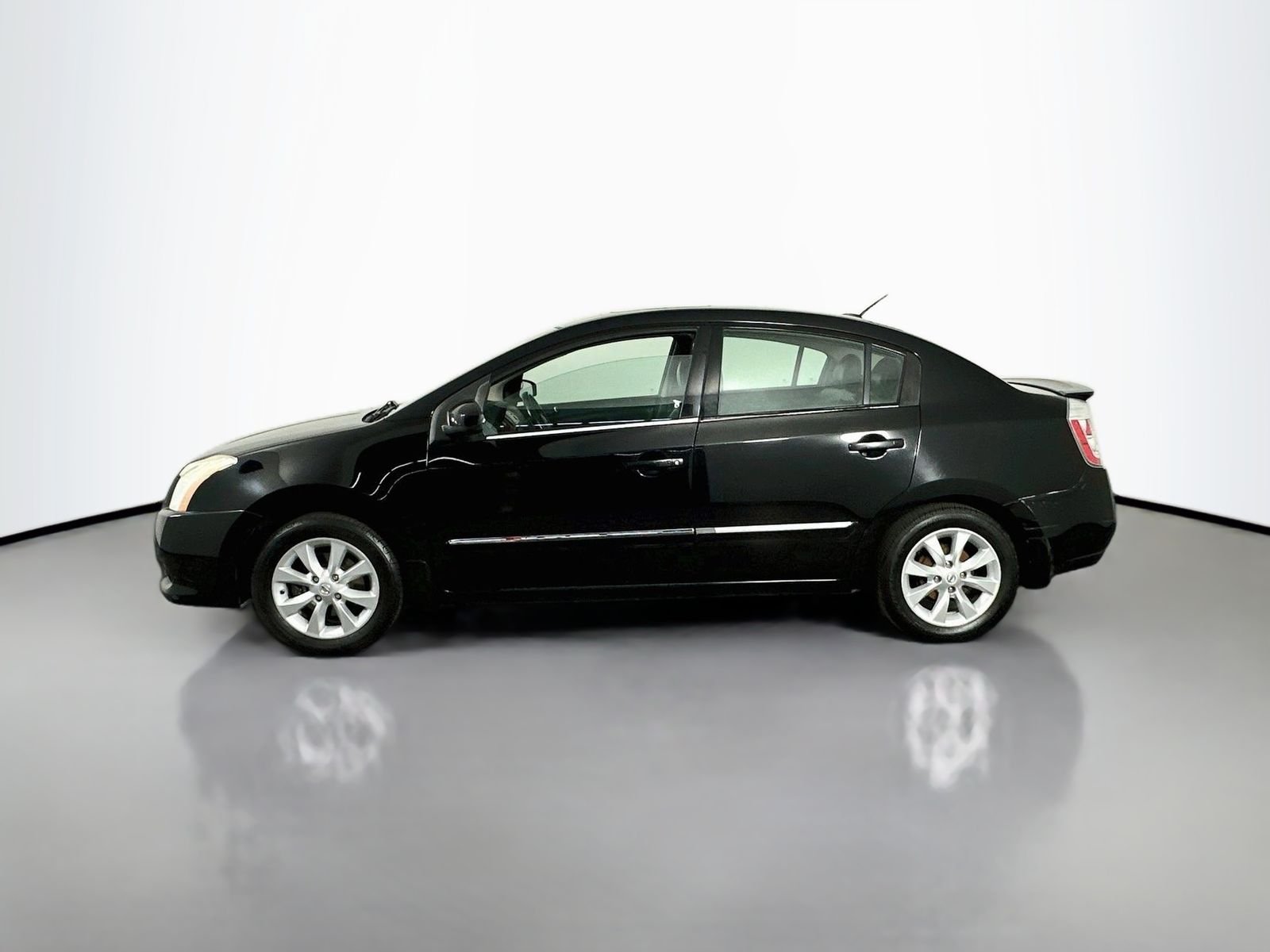 Used 2011 Super Black Metallic Nissan 2.0 SL image 5