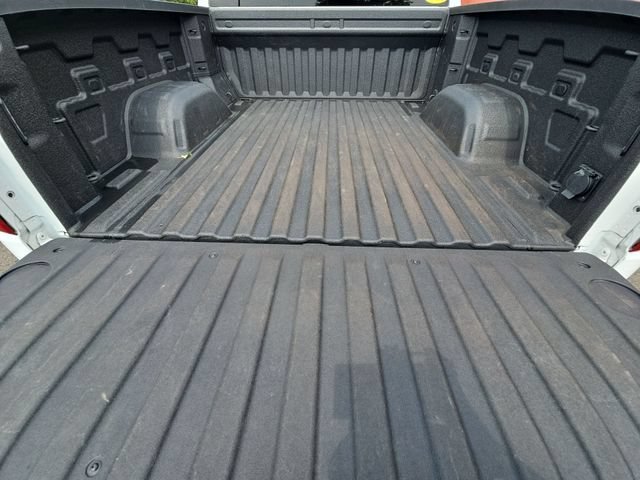 Used 2022 Summit White Chevrolet Custom image 29