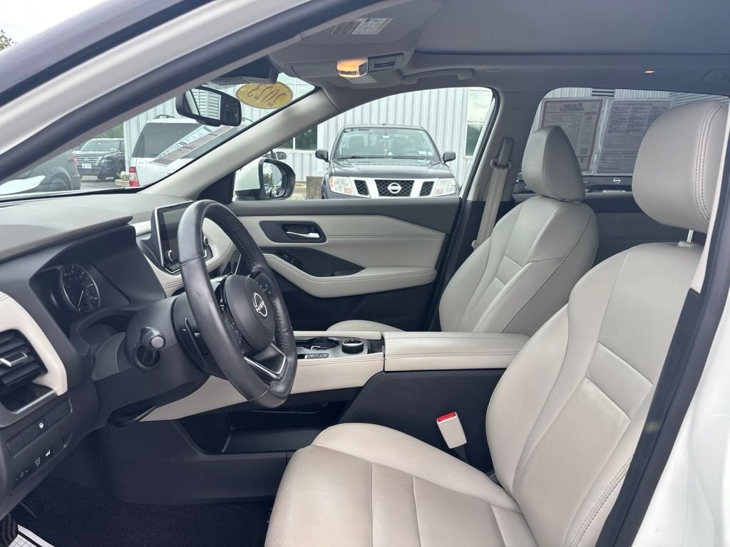 Used 2023 White Nissan SL image 19