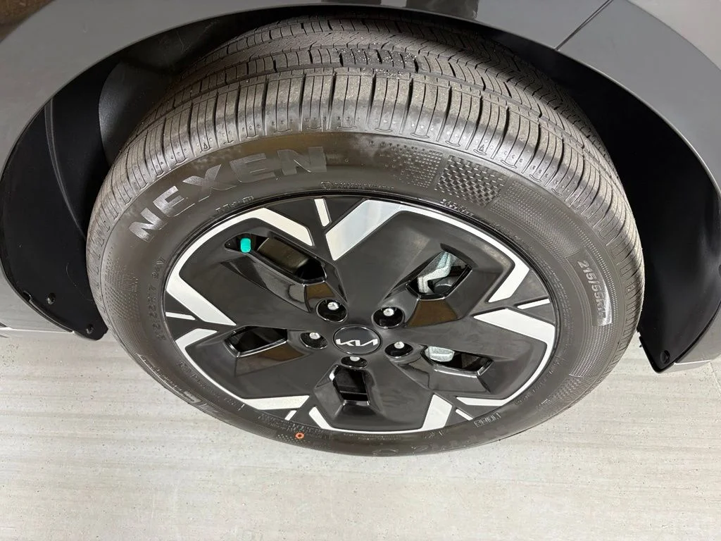 New 2026 Steel Gray Kia WIND image 10