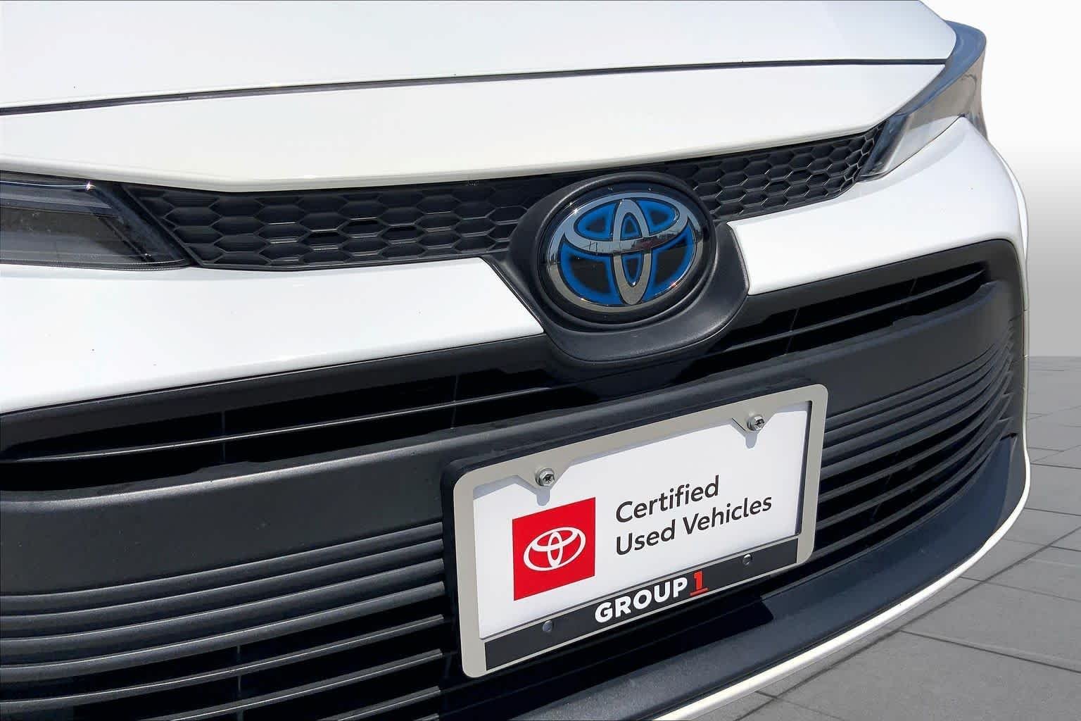 Used 2024 Ice Cap Toyota Hybrid LE image 29