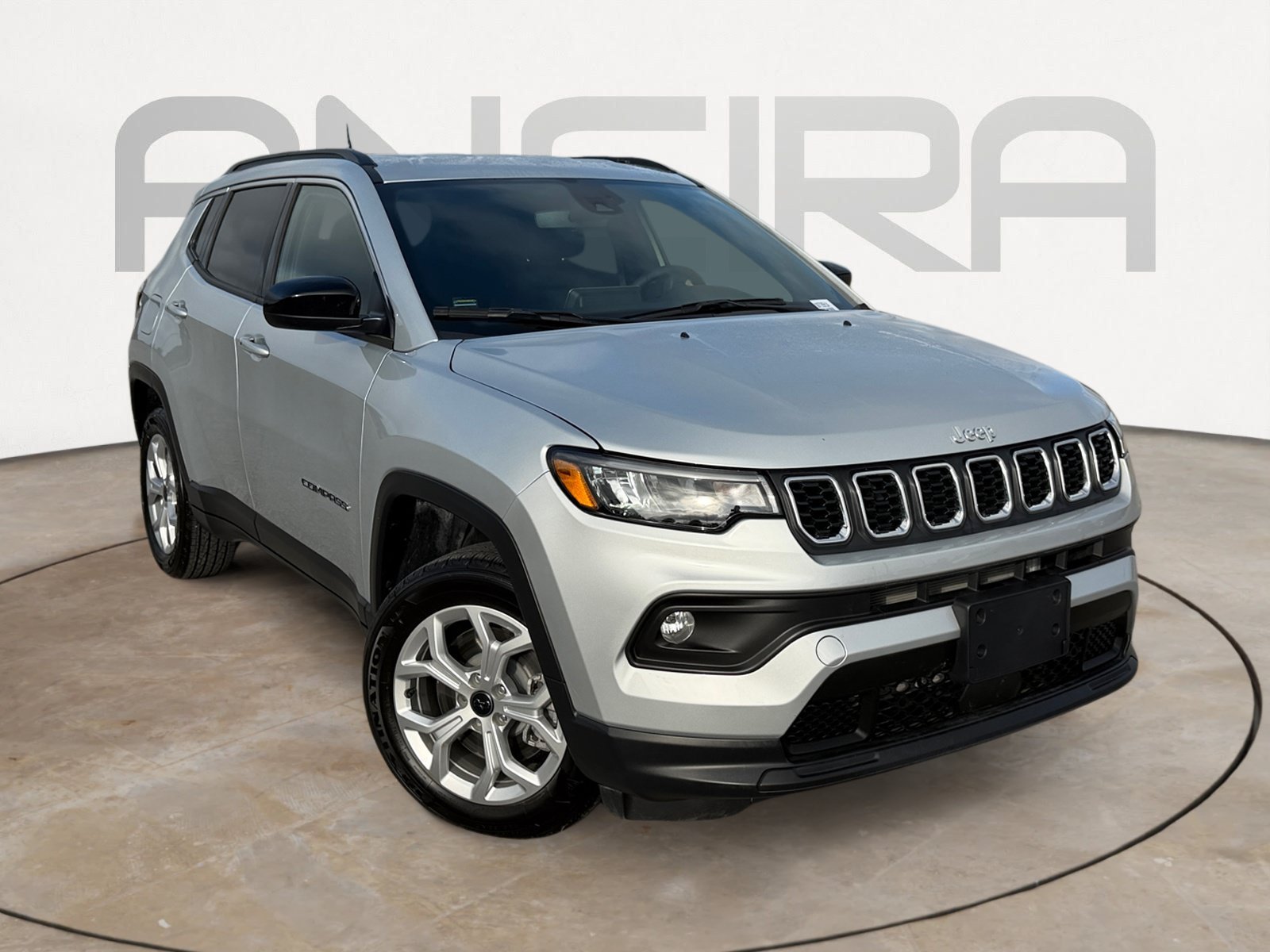 Used 2025 Silver Zynith Metallic Clearcoat Jeep Latitude image 4