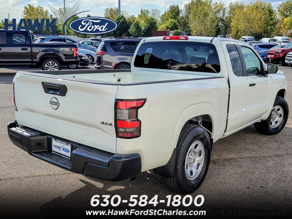 Used 2025 Glacier White Nissan S image 6