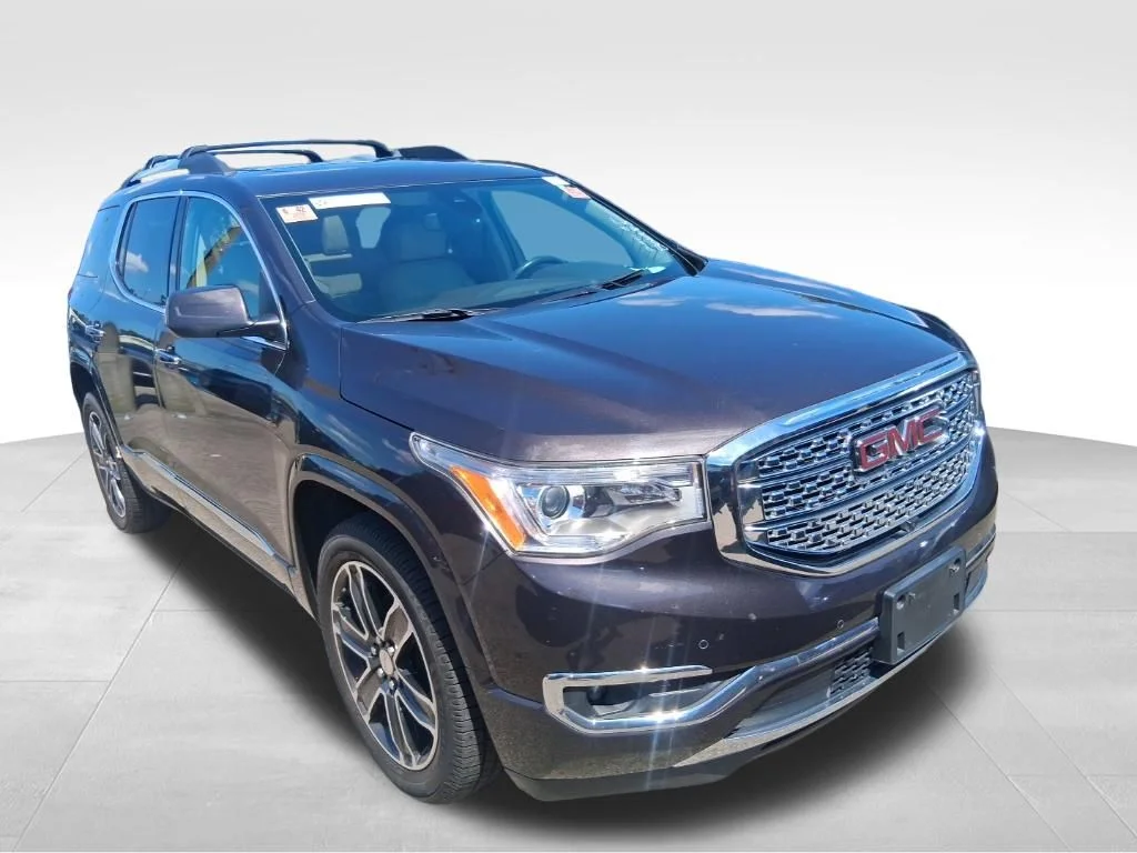 Used 2018 Silver GMC Denali image 3