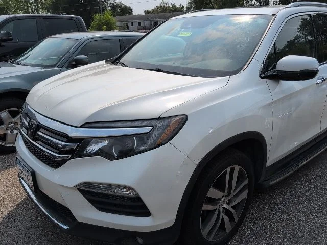 Used 2016 White Honda Elite image 2