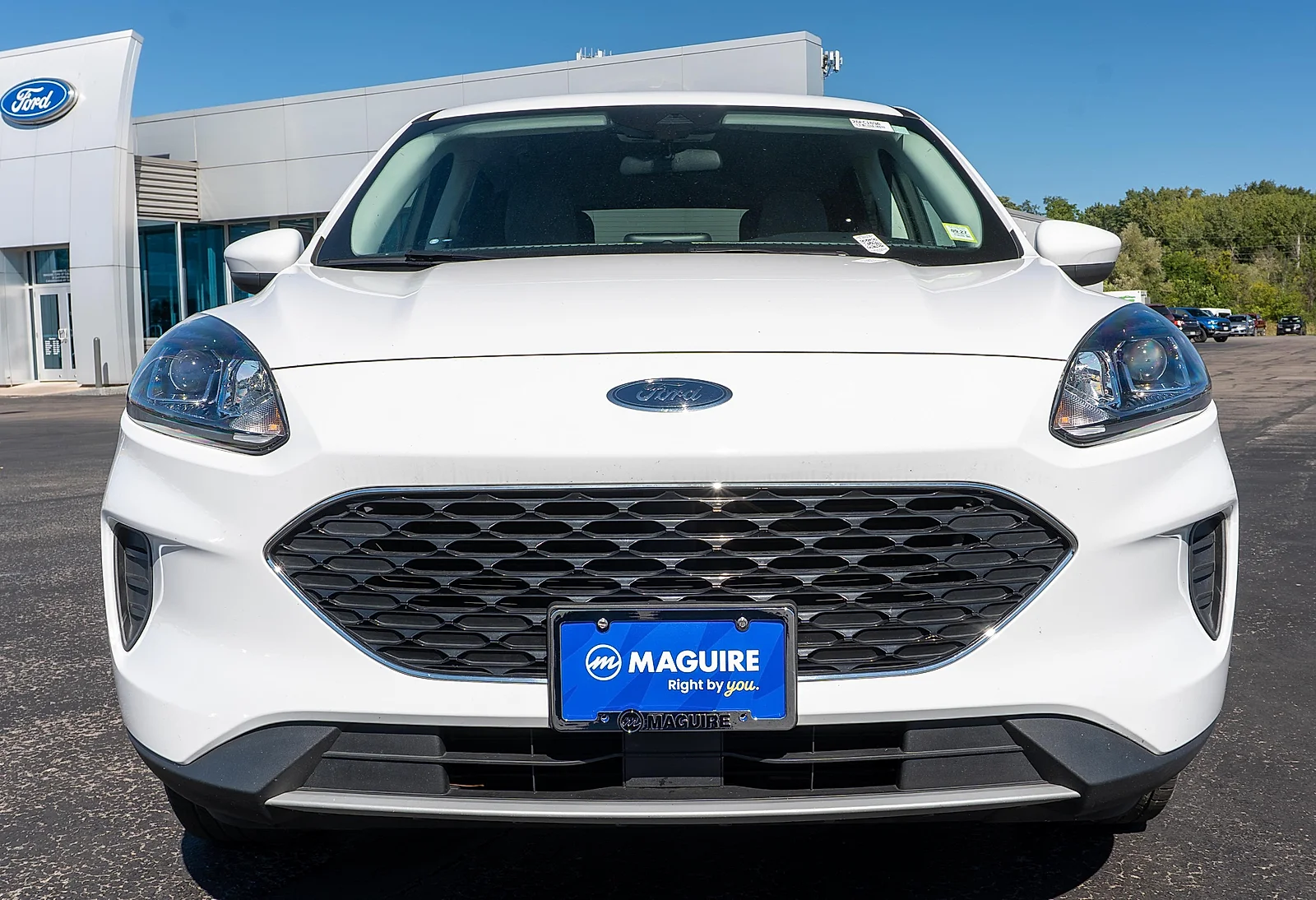 Used 2021 Oxford White Ford SE image 3