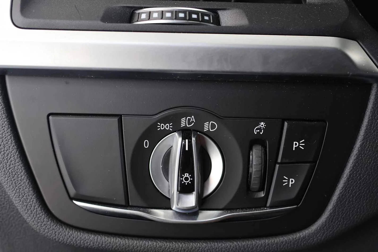 Used 2022 Phytonic Blue Metallic BMW sDrive30i image 17