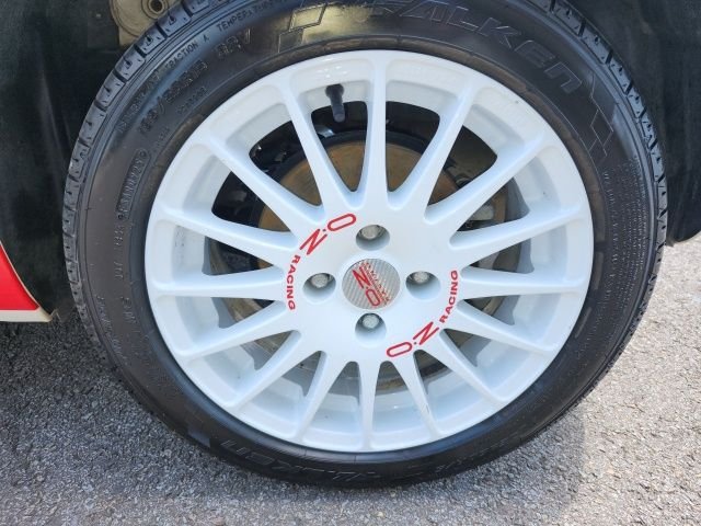 Used 2015 White FIAT Pop image 9