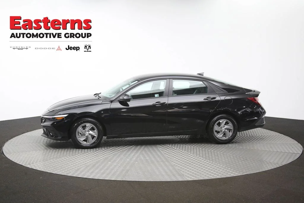 Used 2025 Black Hyundai SE image 56