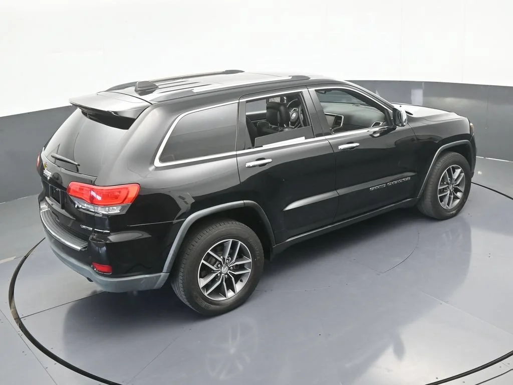 Used 2017 Diamond Black Crystal Pearlcoat Jeep Limited image 51