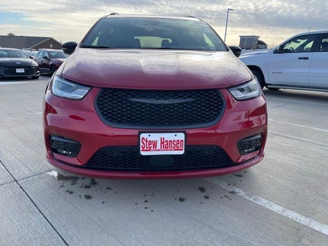 New 2026 Red Hot Pearlcoat Chrysler Select image 8