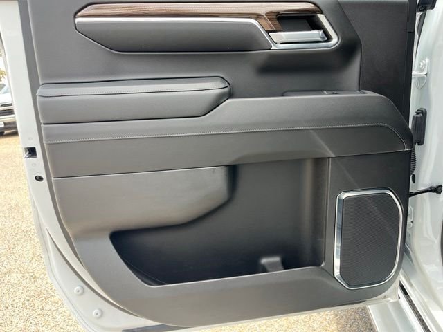 Used 2024 White Chevrolet LT image 25