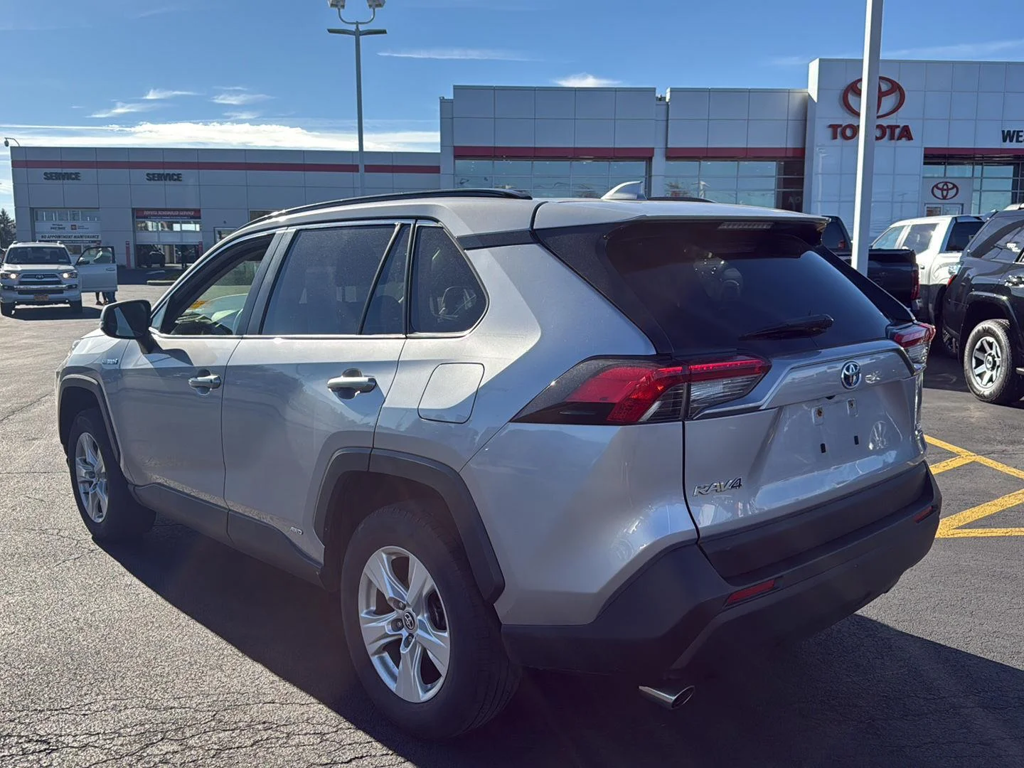 Used 2021 Silver Sky Metallic Toyota XLE image 5