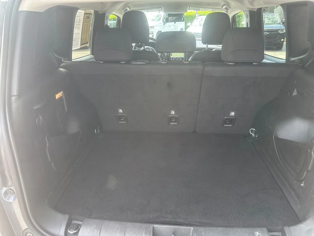 Used 2023 Gray Jeep Altitude image 21