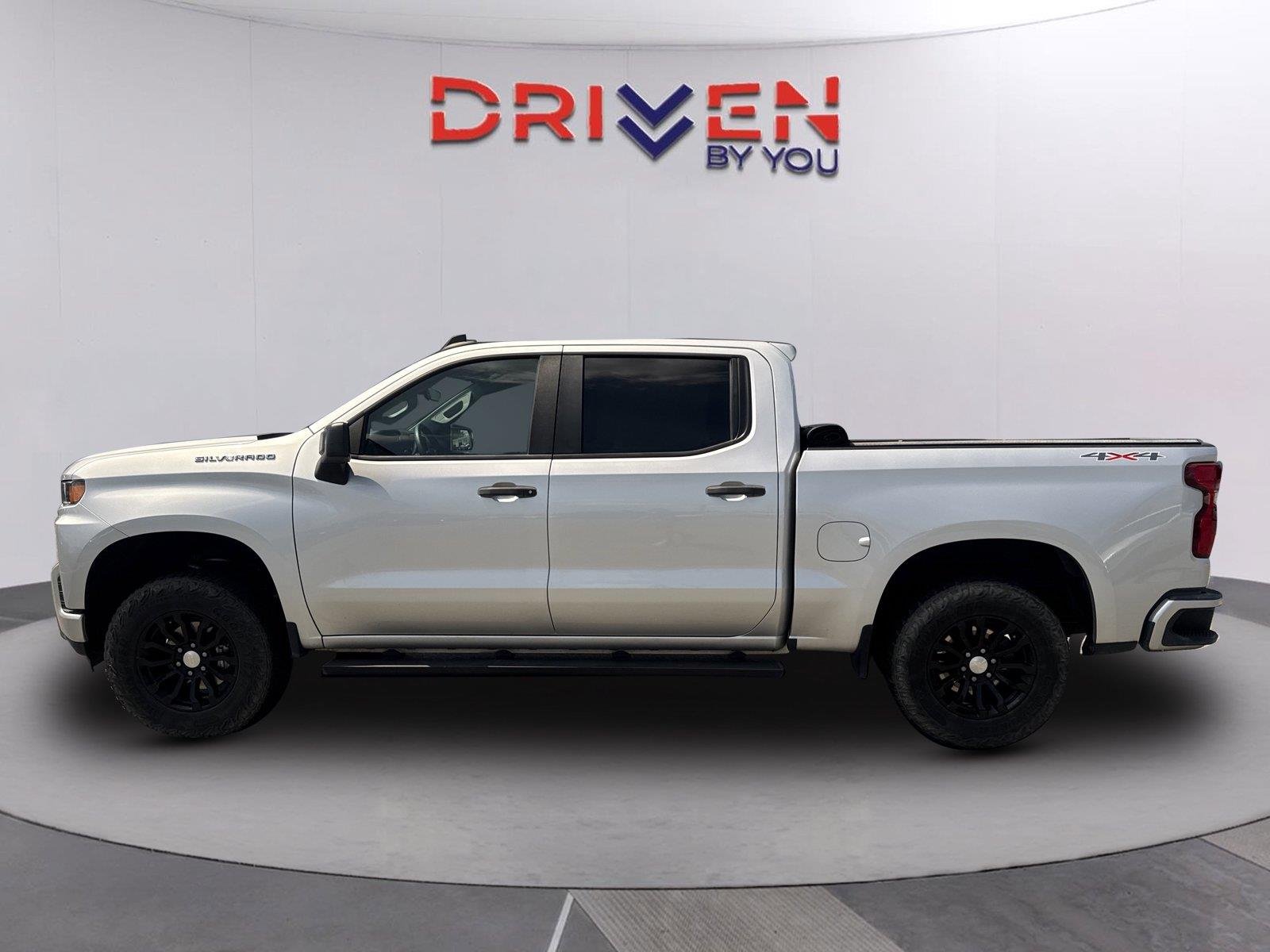Used 2022 SILVER ICE METALLIC Chevrolet Custom image 7