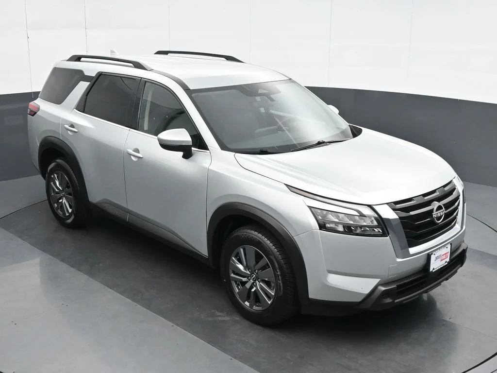 Used 2025 Silver Nissan SV image 25