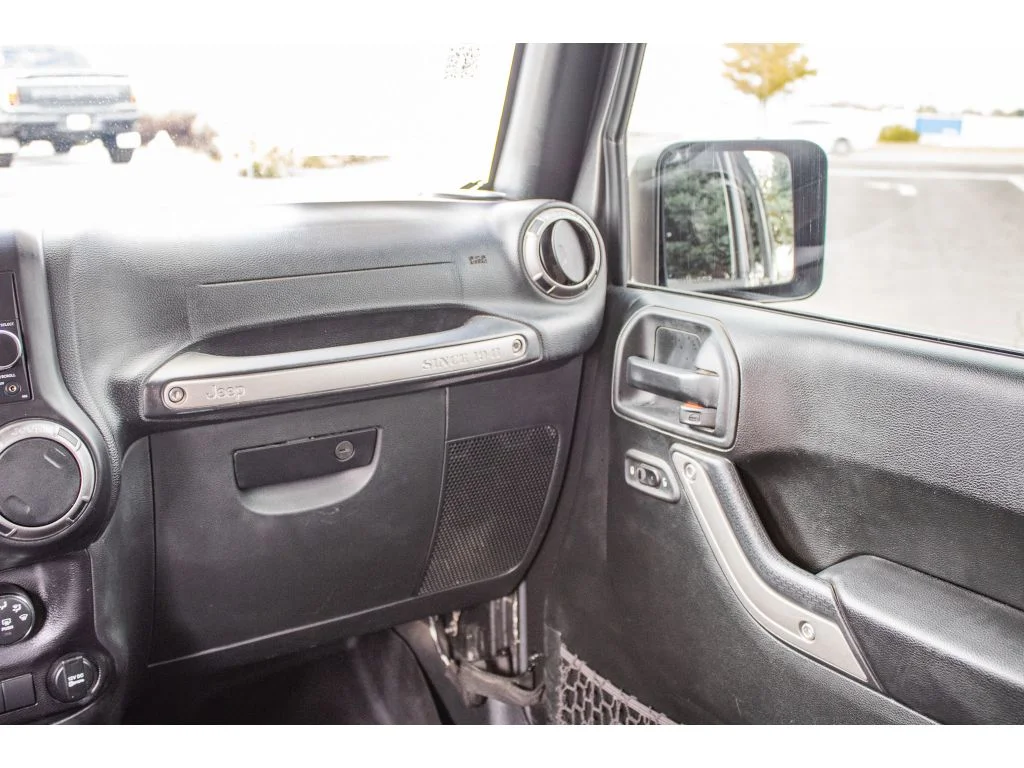 Used 2018 Granite Crystal Metallic Clearcoat Jeep Sport S image 42