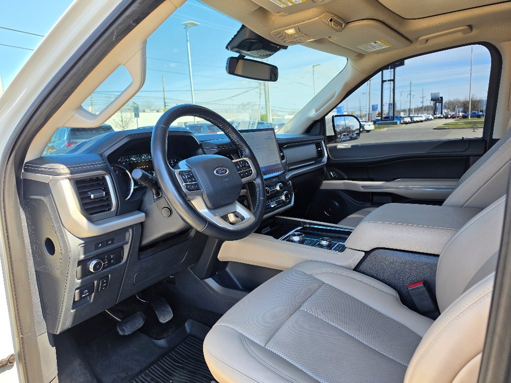 Used 2022 White Metallic Ford XLT image 36
