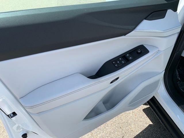 New 2026 Bright White Clear-Coat Exterior Paint Jeep Limited image 15