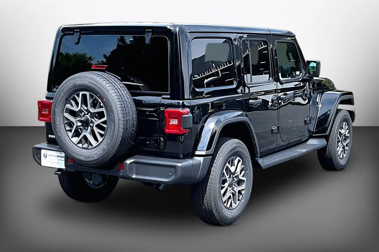 New 2026 Black Clear-Coat Exterior Paint Jeep Sahara image 8