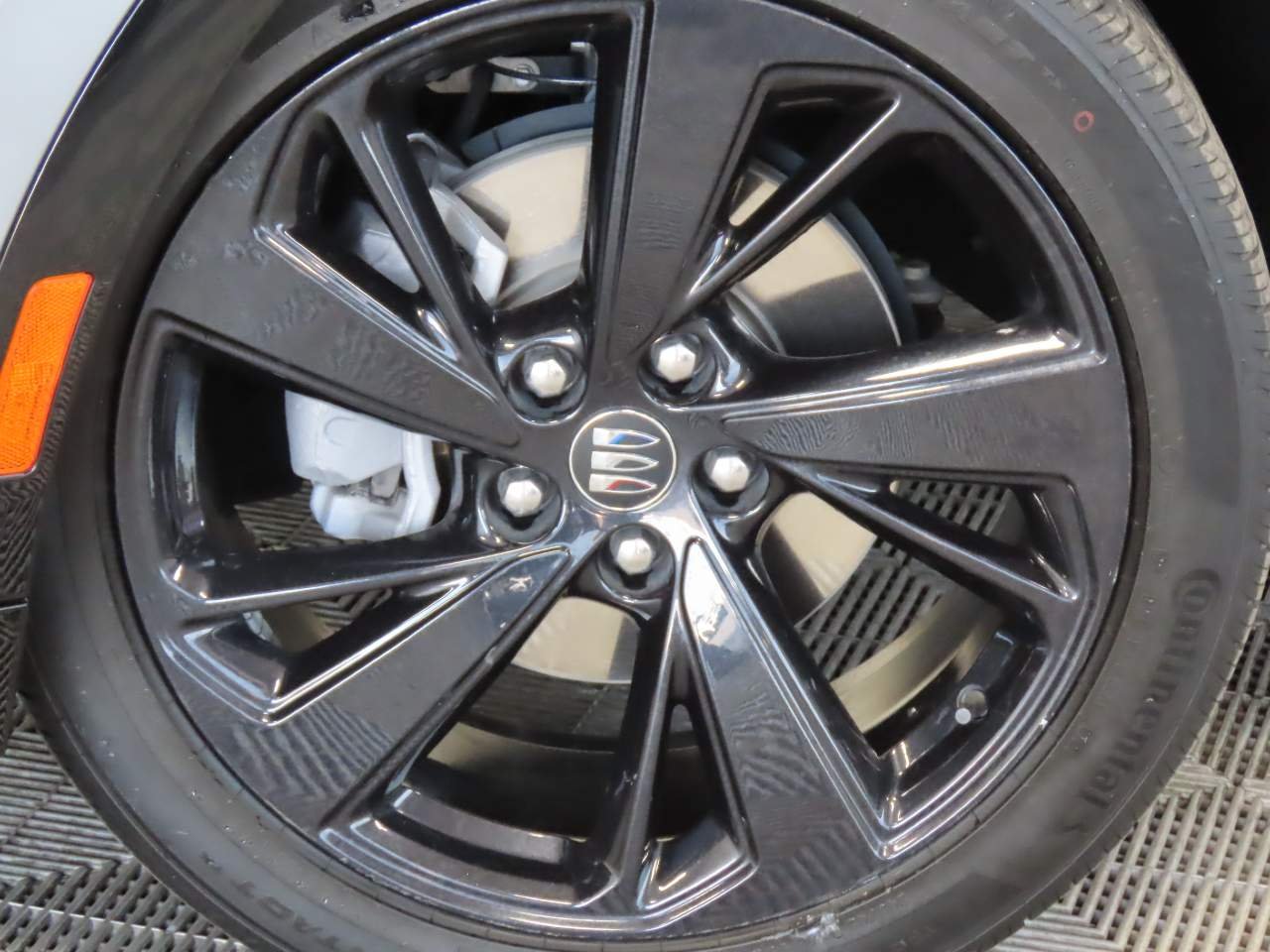 Used 2025 Moonstone Gray Metallic Buick Sport Touring image 7