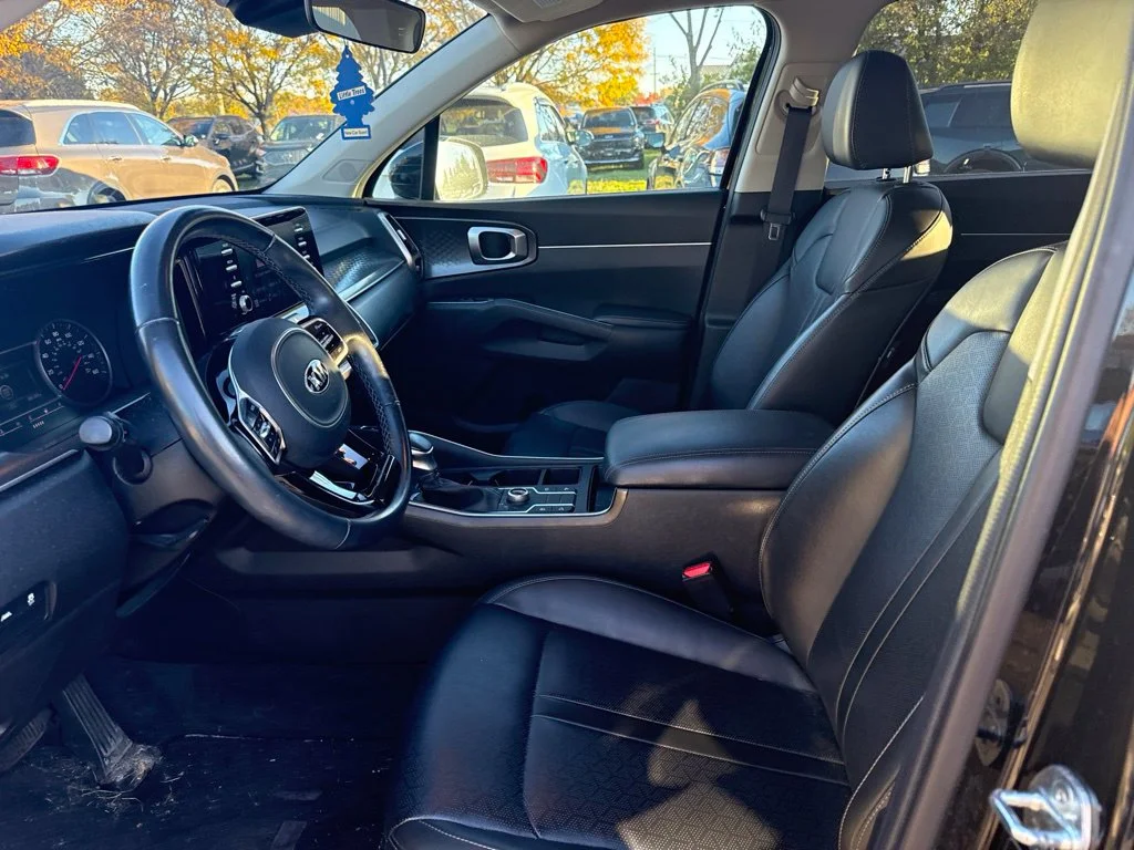 Used 2021 Black Kia S image 13