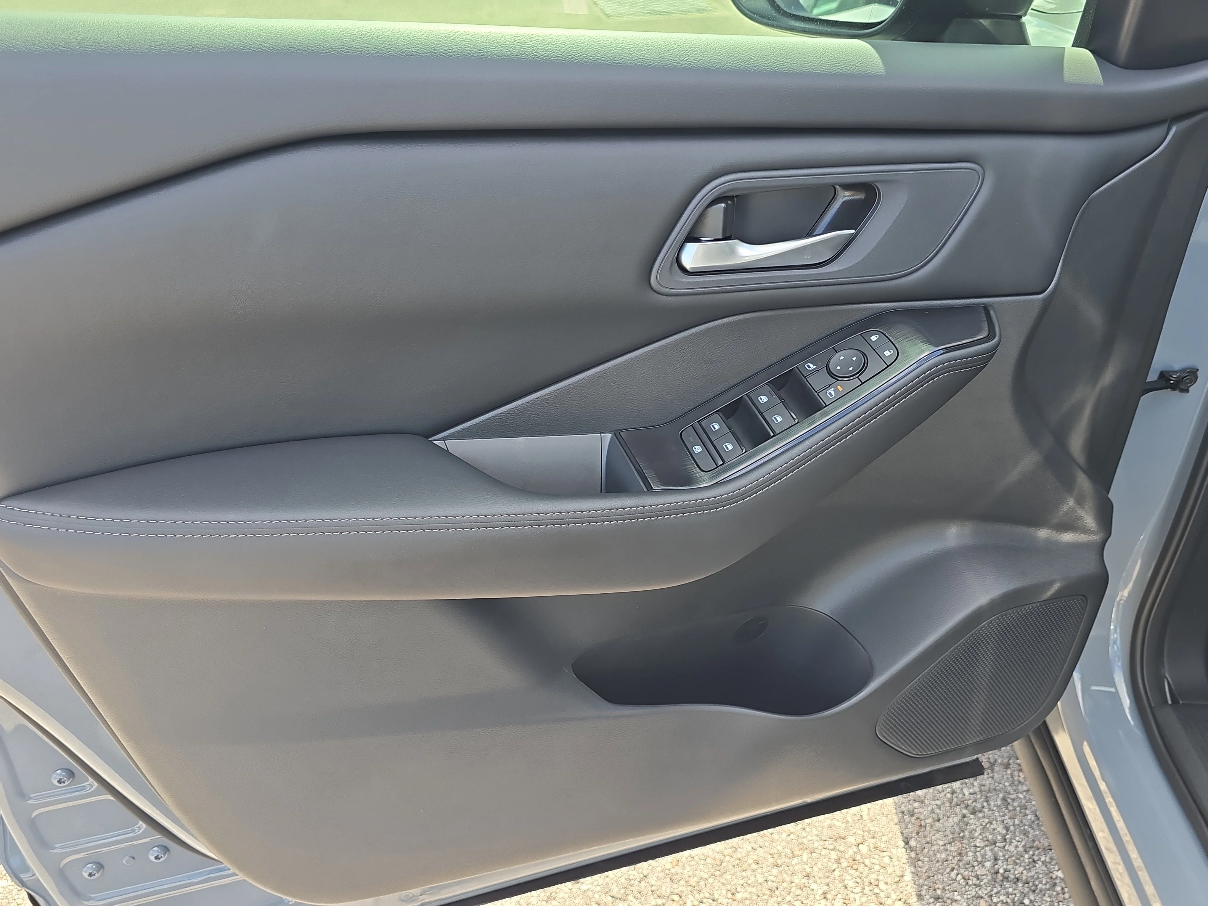 New 2026 Boulder Gray Pearl Nissan SV image 18