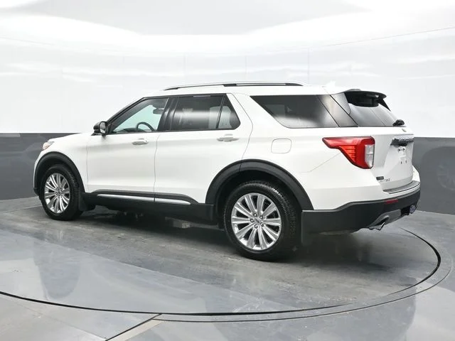 Used 2021 White Ford Limited image 3