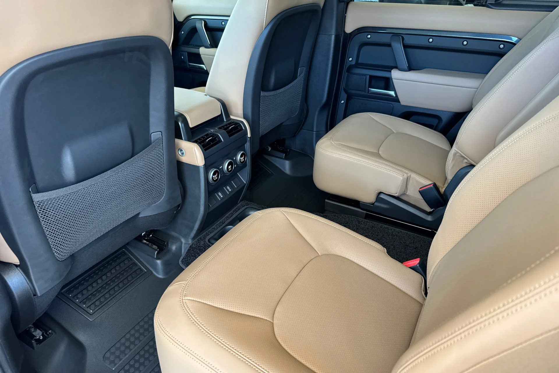 New 2026 Carpathian Grey Land Rover X-Dynamic SE image 4