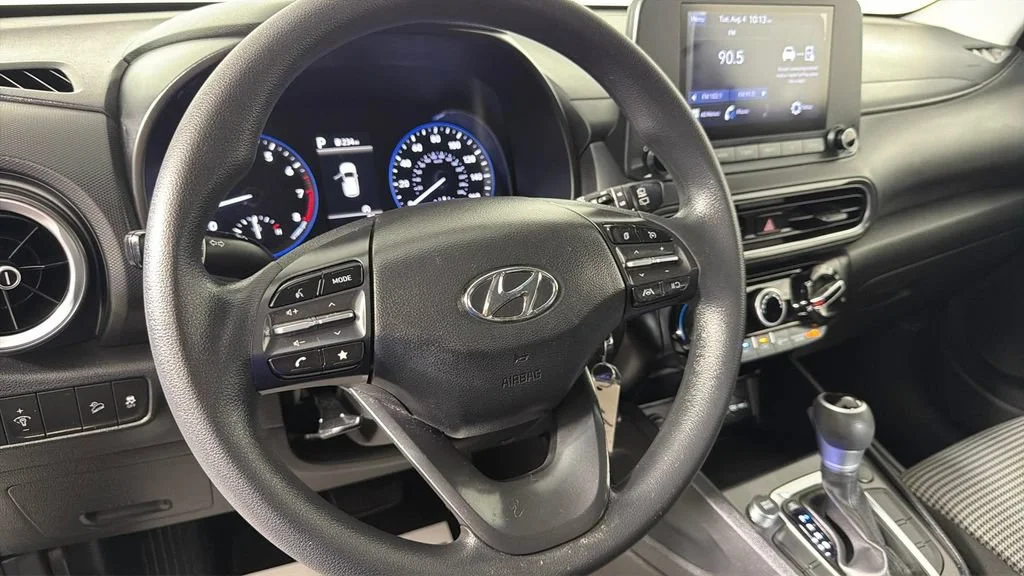 Used 2022 Silver Hyundai SE image 24