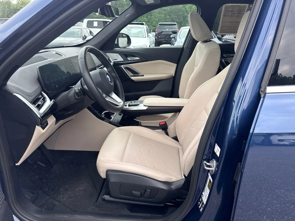Used 2024 Blue BMW xDrive28i image 3