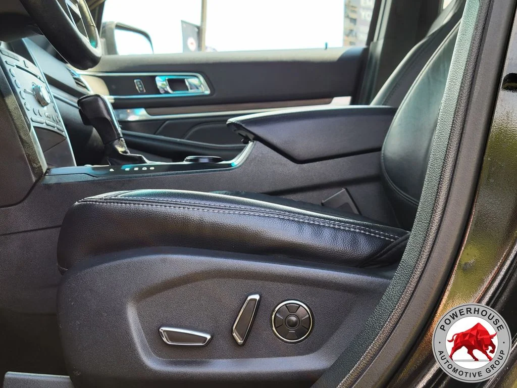Used 2016 Black Ford Limited image 25