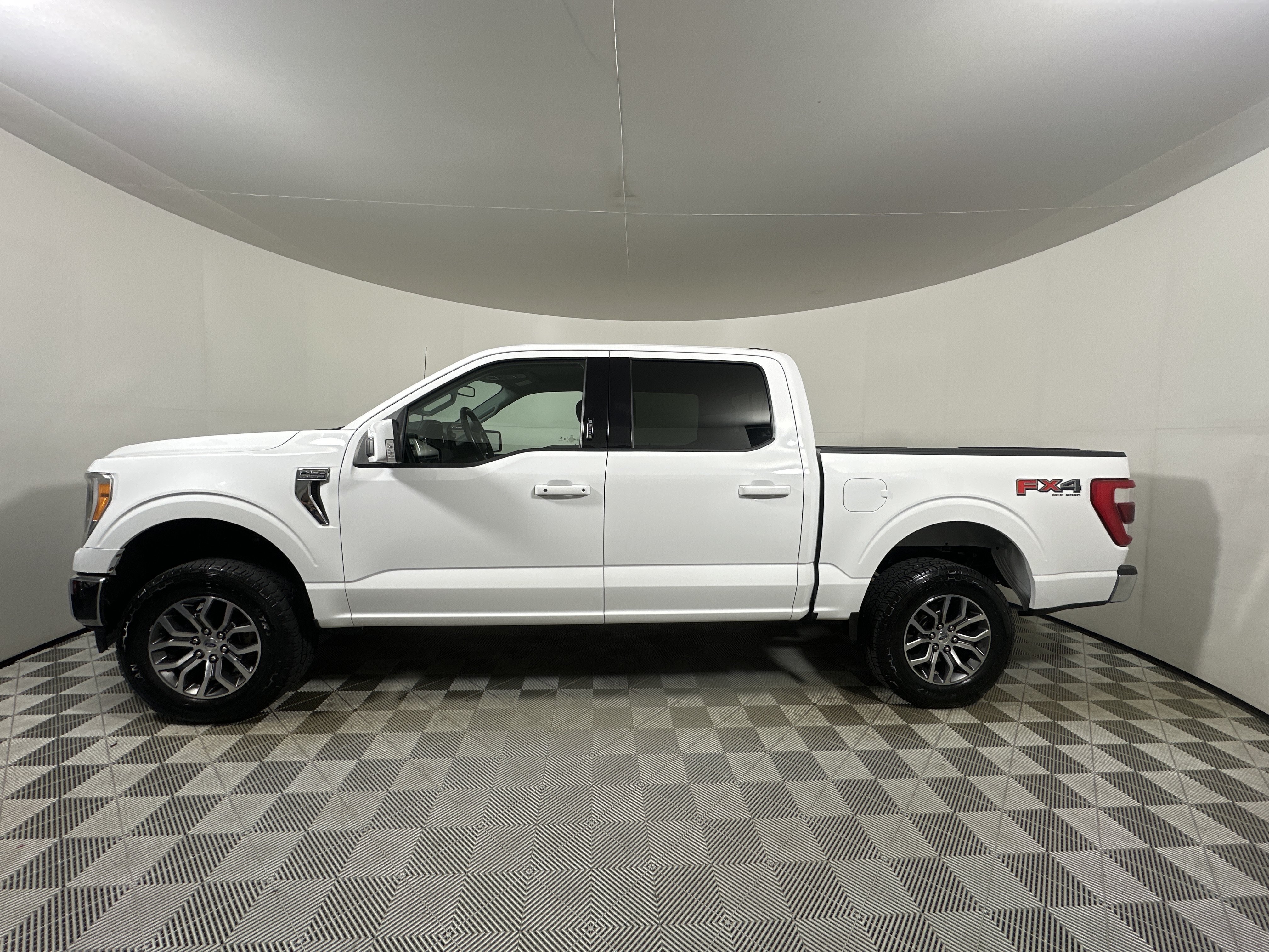 Used 2021  Ford  image 4
